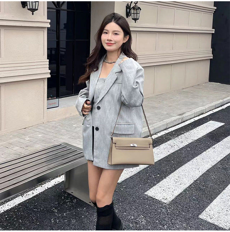 Élise Envelope Shoulder Bag in khaki, street style