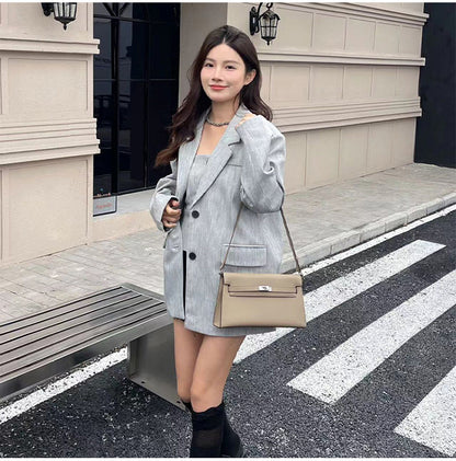 Élise Envelope Shoulder Bag in khaki, street style